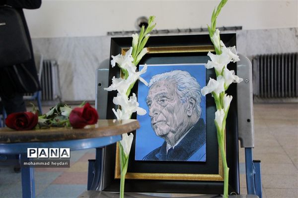 تشییع پیکر زنده‌یاد محمدعلی اسلامی ندوشن در دبیرستان ایرانشهر یزد