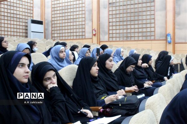 دومین روز آموزش دانش آموز خبرنگاران دختر در اهواز