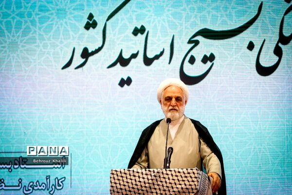 نشست سراسری ۳۰ هزار نفری جبهه علمی و فرهنگی بسیج اساتید کشور
