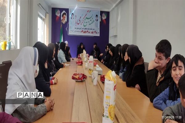 دیدار بخشدار بلده با نخبه‌های دانش‌آموزی منطقه