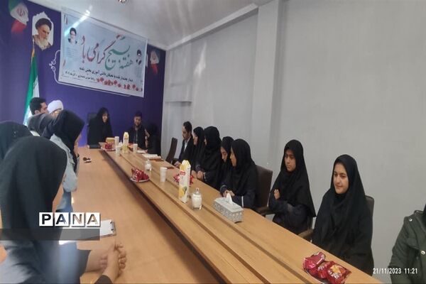 دیدار بخشدار بلده با نخبه‌های دانش‌آموزی منطقه