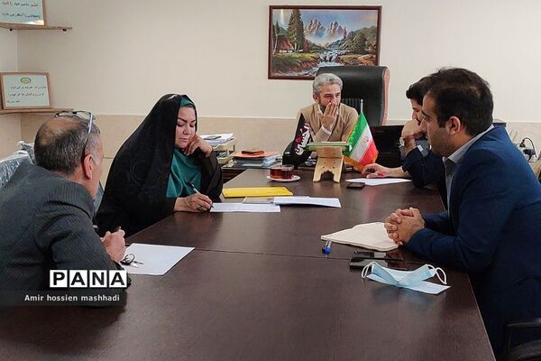 بازدید و ارزیابی کارشناسان آموزش و پرورش رودهن از دبیرستان ابن‌سینا رودهن