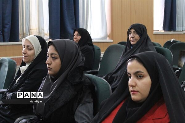 نشست مسائل آسیب‌های اجتماعی در اداره آموزش و پرورش شهر جوادآباد