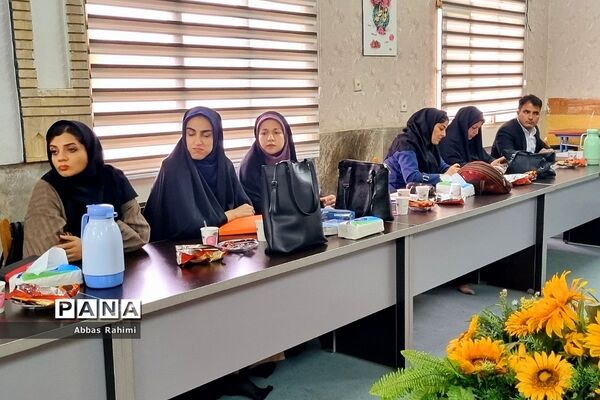 انتخابات وهمایش همیار مشاور در دبیرستان پسرانه  هیات امنایی نور در پاکدشت