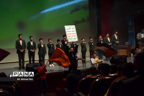 تقدیر از برگزیدگان پنجمین رویداد تولید محتوای دیجیتال بسیج در قم
