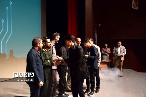 تقدیر از برگزیدگان پنجمین رویداد تولید محتوای دیجیتال بسیج در قم