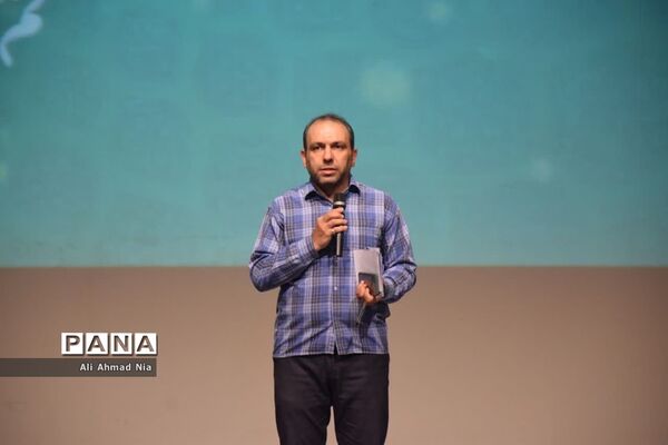 تقدیر از برگزیدگان پنجمین رویداد تولید محتوای دیجیتال بسیج در قم