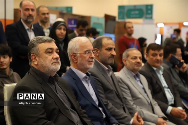 بازدید مشاور عالی رئیس ستادکل نیروهای مسلح از نمایشگاه یاریگران زندگی