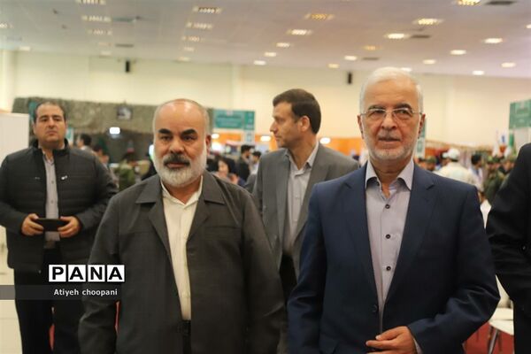 بازدید مشاور عالی رئیس ستادکل نیروهای مسلح از نمایشگاه یاریگران زندگی