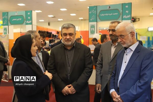 بازدید مشاور عالی رئیس ستادکل نیروهای مسلح از نمایشگاه یاریگران زندگی