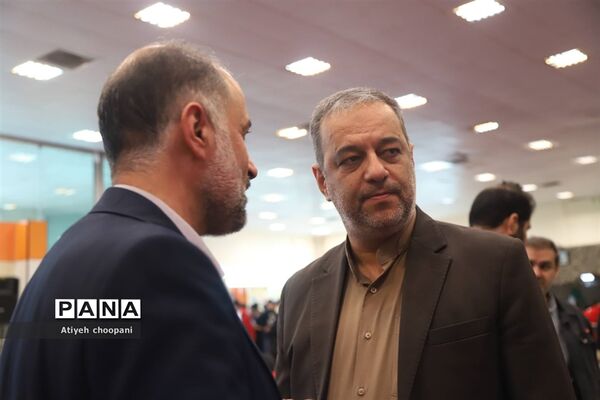 بازدید مشاور عالی رئیس ستادکل نیروهای مسلح از نمایشگاه یاریگران زندگی