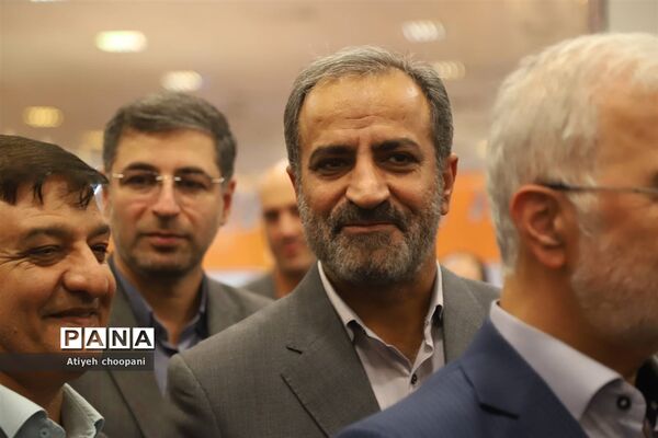 بازدید مشاور عالی رئیس ستادکل نیروهای مسلح از نمایشگاه یاریگران زندگی