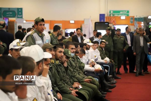 بازدید مشاور عالی رئیس ستادکل نیروهای مسلح از نمایشگاه یاریگران زندگی