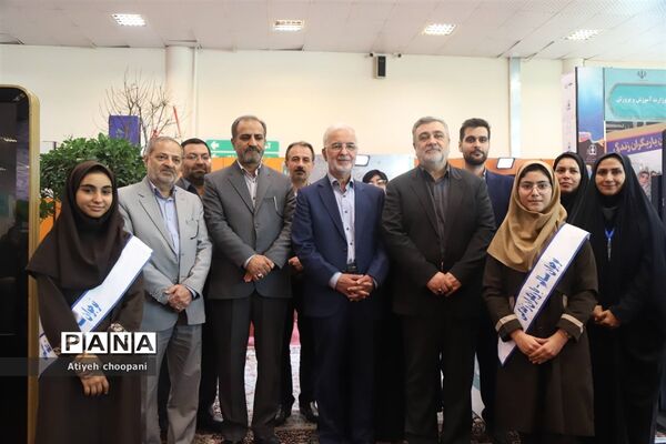 بازدید مشاور عالی رئیس ستادکل نیروهای مسلح از نمایشگاه یاریگران زندگی