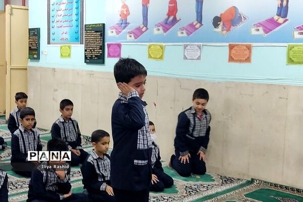 برگزاری مسابقات قرآن و عترت و نماز در مدرسه شاهد خاتم الانبیا شهرستان قرچک