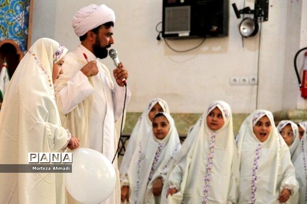 برگزاری جشن تکلیف دانش‌آموزان دبستان ام البنین یک در امامزاده عبدالله(ع) شهرری