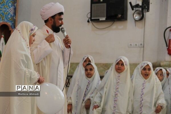 برگزاری جشن تکلیف دانش‌آموزان دبستان ام البنین یک در امامزاده عبدالله(ع) شهرری