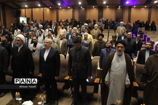 بازدید وزیر نفت از نمایشگاه «روایت پیشرفت» در قم