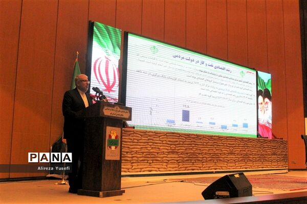 بازدید وزیر نفت از نمایشگاه «روایت پیشرفت» در قم