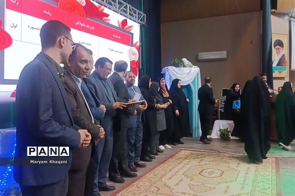 تجلیل از ستارگان قرآنی مقطع دبستان ناحیه 3 شیراز