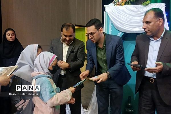 تجلیل از ستارگان قرآنی مقطع دبستان ناحیه 3 شیراز