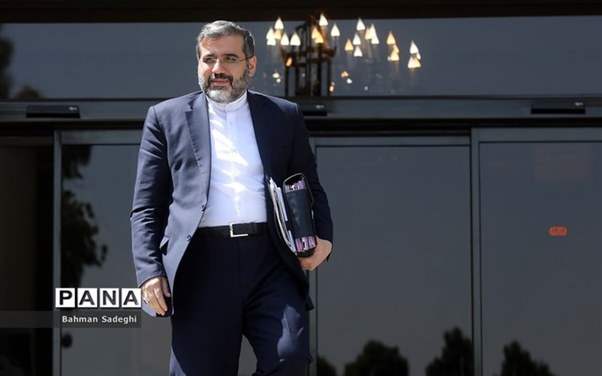شهرداری‌‌ها و استانداری‌ها ملزم به اجرای قانون زبان و ادبیات فارسی هستند