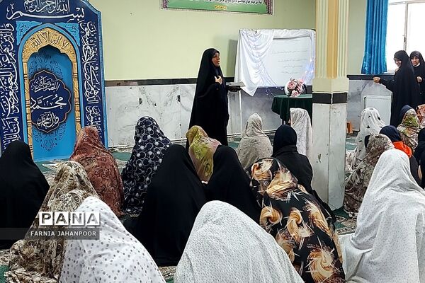 برگزاری نماز جماعت با حضور امام جمعه باقرشهر و کهریزک در دبیرستان ریحانه‌النبی