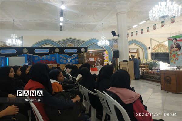 بازدید دانش‌آموزان دبیرستان شاهد مطهره از نمایشگاه ایران مرز پرگهر