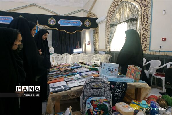 بازدید دانش‌آموزان دبیرستان شاهد مطهره از نمایشگاه ایران مرز پرگهر