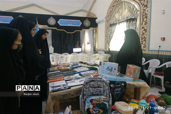 بازدید دانش‌آموزان دبیرستان شاهد مطهره از نمایشگاه ایران مرز پرگهر