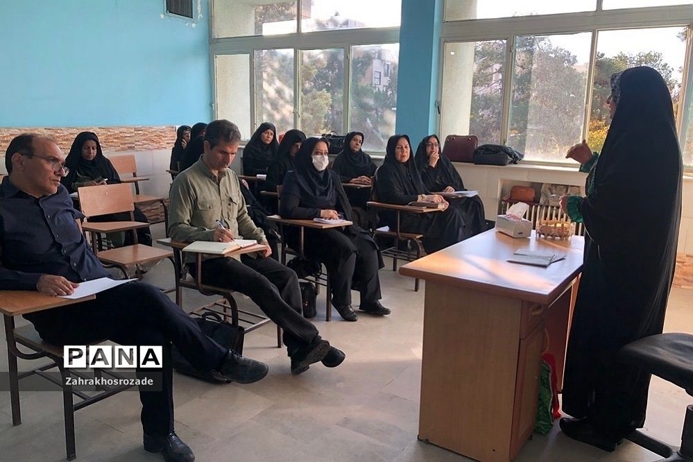 جلسه توجیهی واحد‌های پرورشی ویژه مدیران متوسطه اول و دوم در ناحیه دو ری