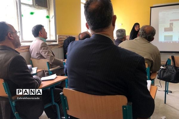 جلسه توجیهی واحد‌های پرورشی ویژه مدیران متوسطه اول و دوم در ناحیه دو ری
