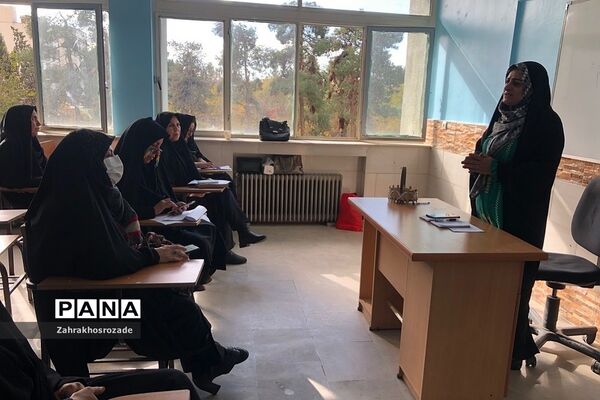 جلسه توجیهی واحد‌های پرورشی ویژه مدیران متوسطه اول و دوم در ناحیه دو ری