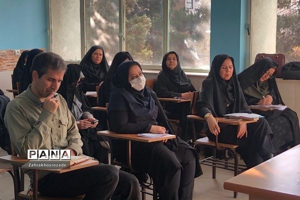 جلسه توجیهی واحد‌های پرورشی ویژه مدیران متوسطه اول و دوم در ناحیه دو ری