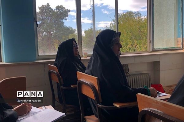 جلسه توجیهی واحد‌های پرورشی ویژه مدیران متوسطه اول و دوم در ناحیه دو ری