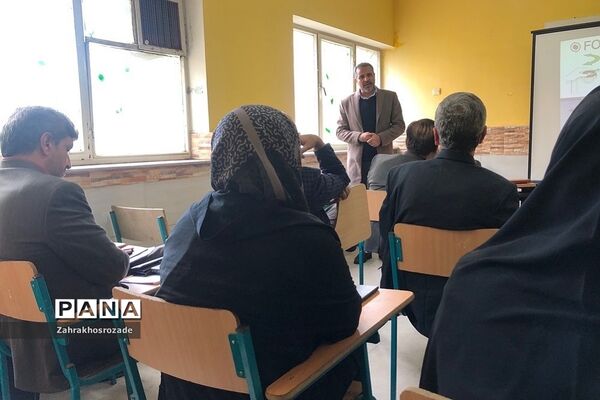 جلسه توجیهی واحد‌های پرورشی ویژه مدیران متوسطه اول و دوم در ناحیه دو ری