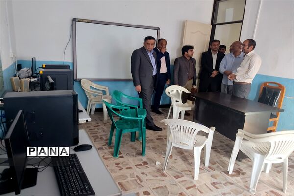 دیدار صمیمانه مدیرکل آموزش و پرورش هرمزگان با دانش‌آموزان بوموسی