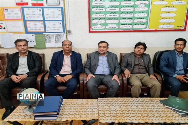 دیدار صمیمانه مدیرکل آموزش و پرورش هرمزگان با دانش‌آموزان بوموسی