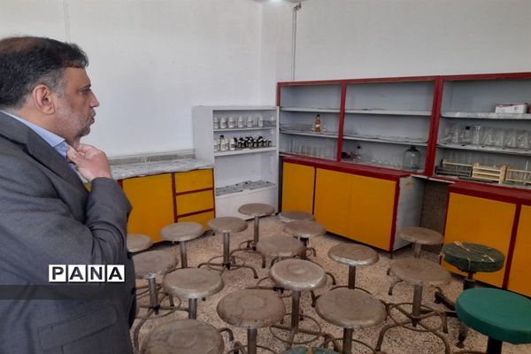 دیدار صمیمانه مدیرکل آموزش و پرورش هرمزگان با دانش‌آموزان بوموسی