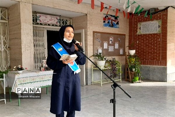 مراسم هفته کتاب و کتابخوانی ناحیه۶ در دبیرستان غیابی