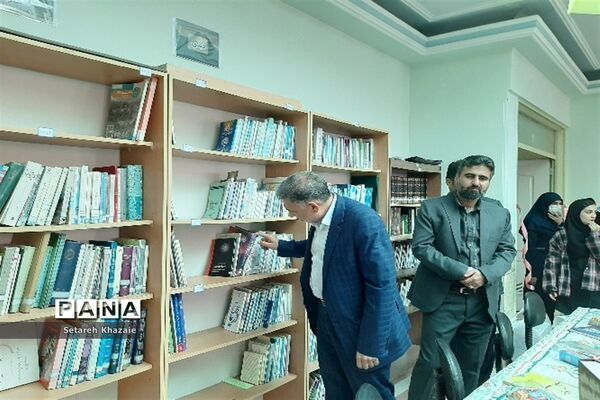 مراسم هفته کتاب و کتابخوانی ناحیه۶ در دبیرستان غیابی