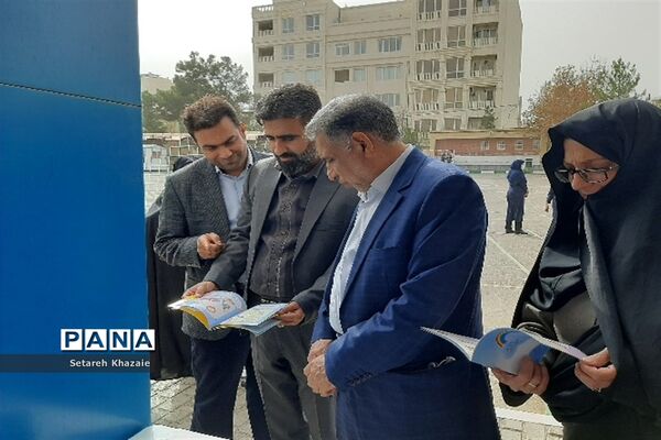 مراسم هفته کتاب و کتابخوانی ناحیه۶ در دبیرستان غیابی
