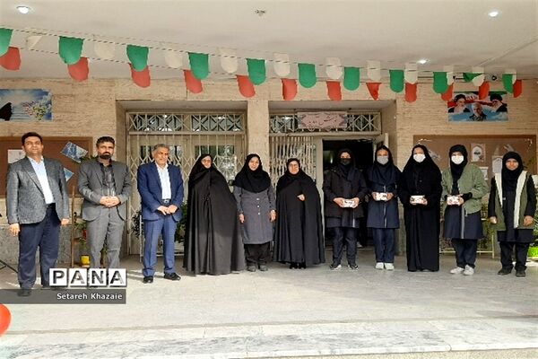 مراسم هفته کتاب و کتابخوانی ناحیه۶ در دبیرستان غیابی