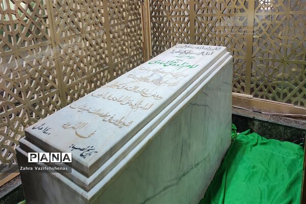 آیین عطرافشانی و غبارروبی آستان مقدس امامزاده نقی الهادی (ع)در شهرستان شیروان