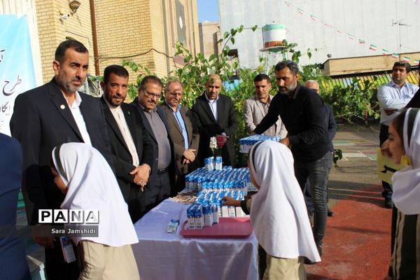 طرح توزیع شیر رایگان در مدارس استان بوشهر