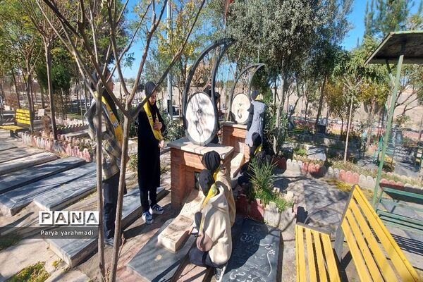 کارگاه جهاد تبیین کنار مزار شهدا