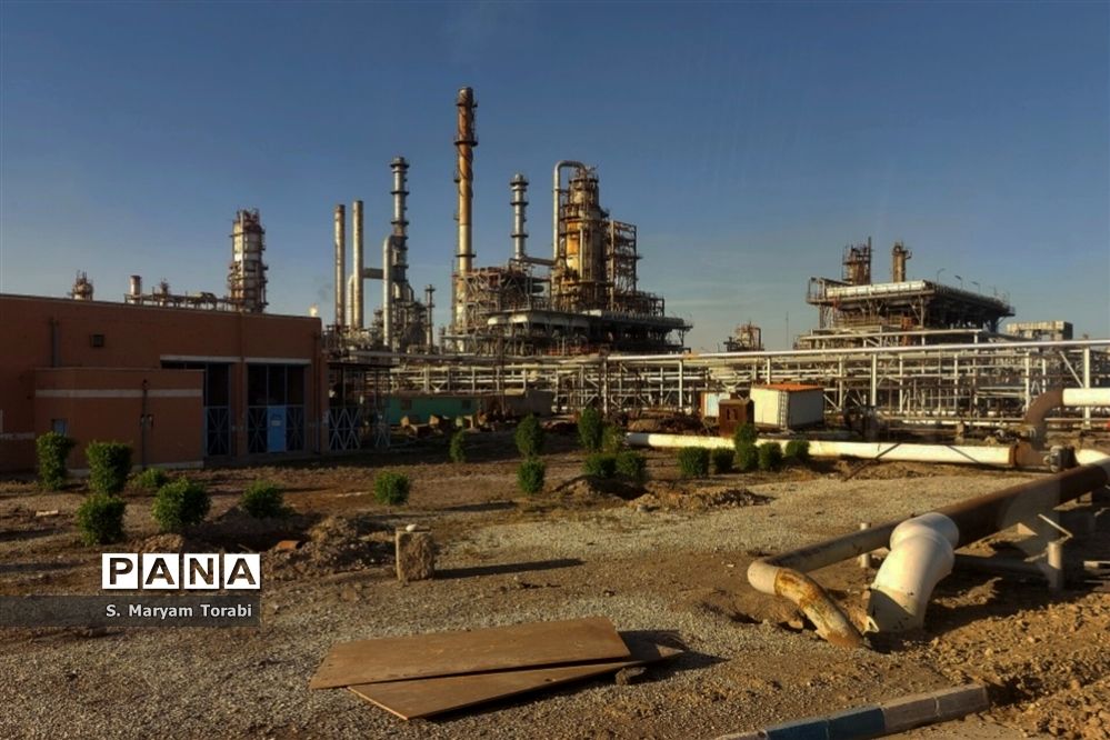اردوی راهیان پیشرفت و بازدید نومعلمان استان فارس از شرکت پالایش نفت آبادان
