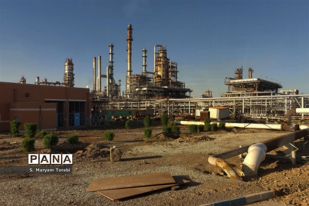 اردوی راهیان پیشرفت و بازدید نومعلمان استان فارس از شرکت پالایش نفت آبادان
