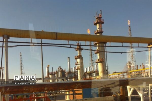 اردوی راهیان پیشرفت و بازدید نومعلمان استان فارس از شرکت پالایش نفت آبادان