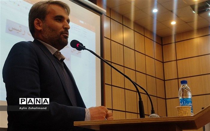 آیین تجلیل از برگزیدگان کنکور سراسری ۱۴۰۲ در شهرستان رباط‌کریم/فیلم
